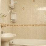 87C-Wellington-Rd-Top-Floor-Bathroom